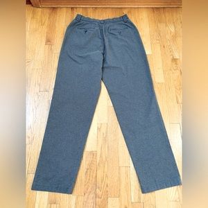 Lee Performance Gray Women’s Khakis / Jean Pants  10 M,  Relaxed Fit , Like New